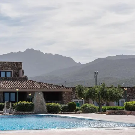 Con Piscina Mare E Giochi A Apartmán *
