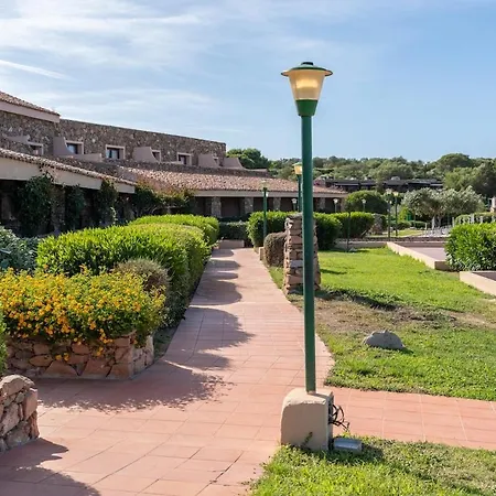 Con Piscina Mare E Giochi A *