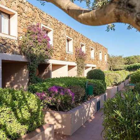 Con Piscina Mare E Giochi A